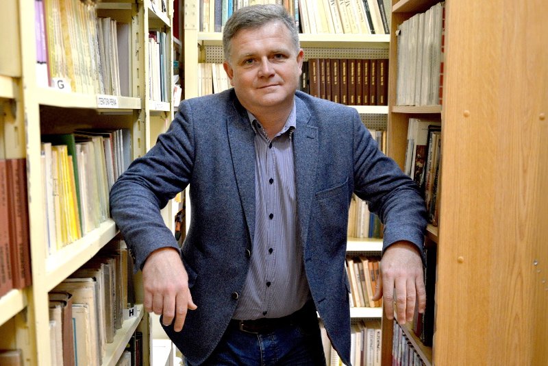 W najnowszym "Newsweeku" Paweł Reszka rozmawia o buncie młodzieży z nauczycielem historii, dr. Adamem Duszykiem z Radomia.