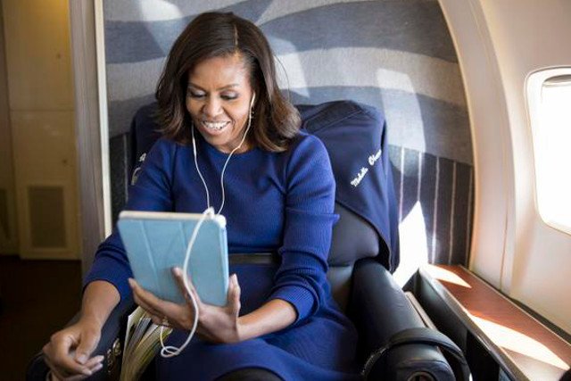 Obama poleca piosenki promujące kobiecą siłę, bo czym skorupka za młodu nasiąknie...