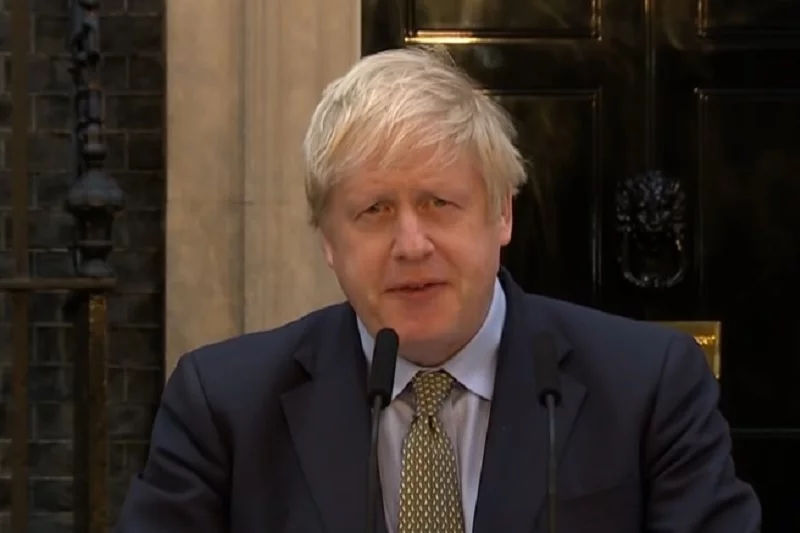 Boris Johnson robi postępy w walce z koronawirusem.