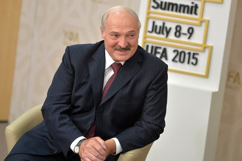 Aleksandr Łukaszenka każe płacić obywatelom, którzy nie przepracowali odpowiedniej liczba dni w roku.