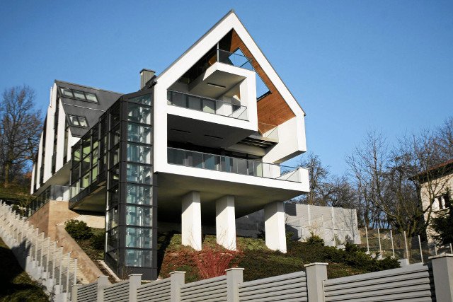 Jeden z nowoczesnych krakowskich budynków mieszkalnych.