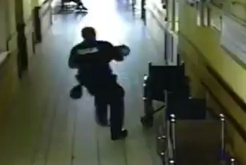 Dramatyczna interwencja policjantów w Sulęcinie. Funkcjonariusze uratowali 10-miesięczne dziecko.