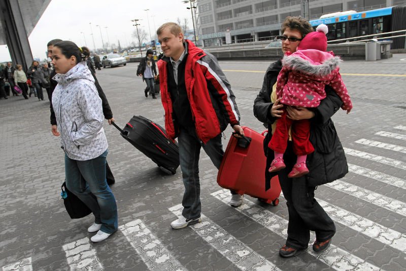 Emigracja stwarza duże perspektywy, ale nakłada też dodatkowe obowiązki, zwłaszcza związane z wychowywaniem dzieci w obcym dla nich środowisku