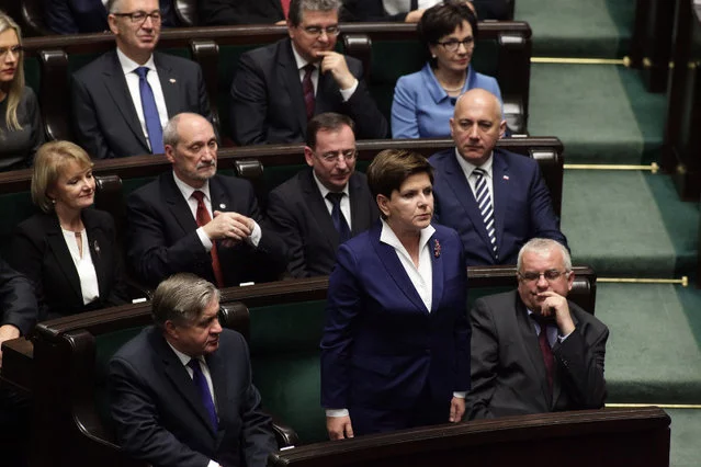 Rząd Beaty Szydło wywołuje mieszane odczucia. 34 proc. Polaków ocenia go negatywnie.