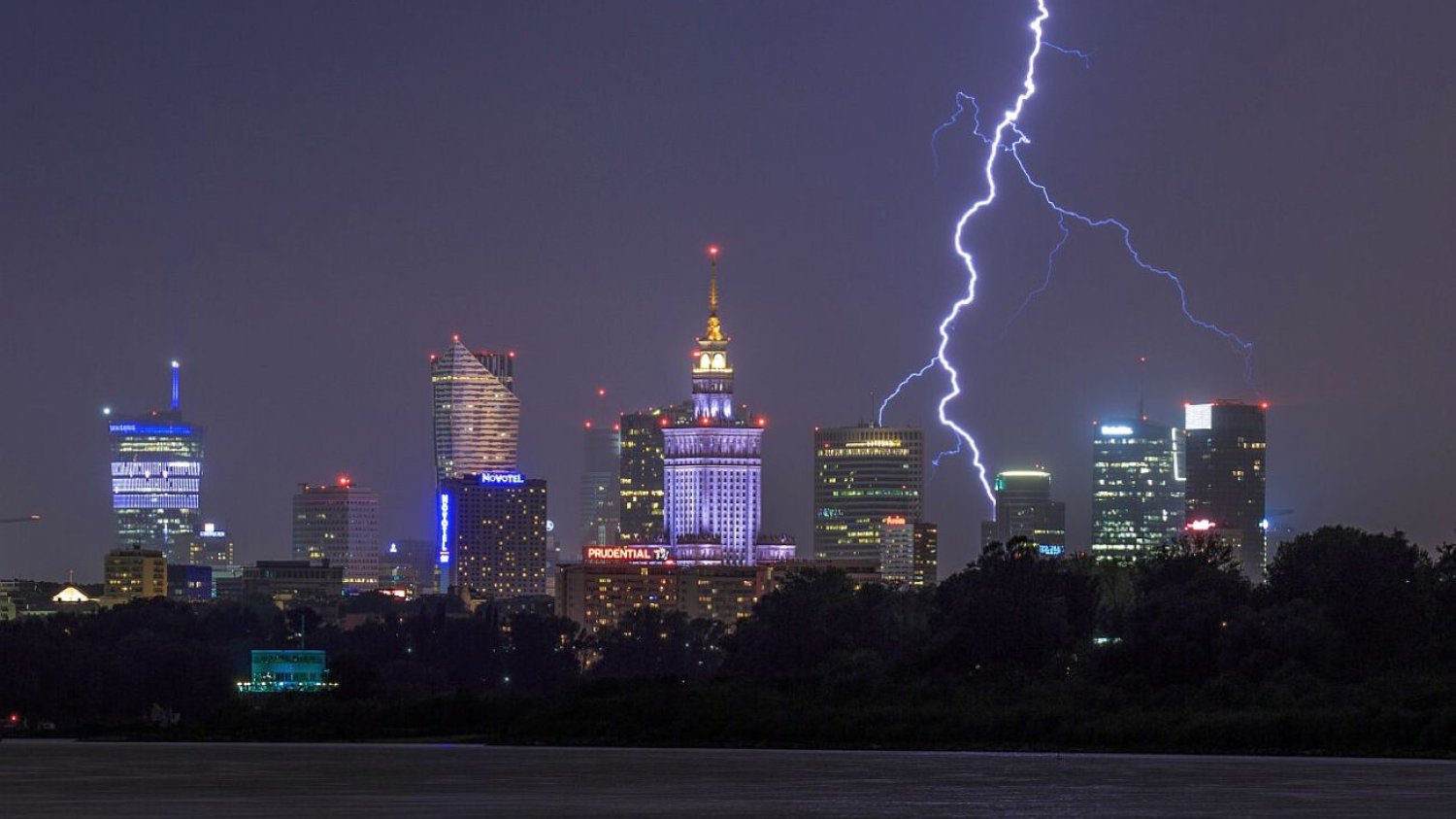 Nad Polską szaleją burze. Zagrożonych jest wiele rejonów