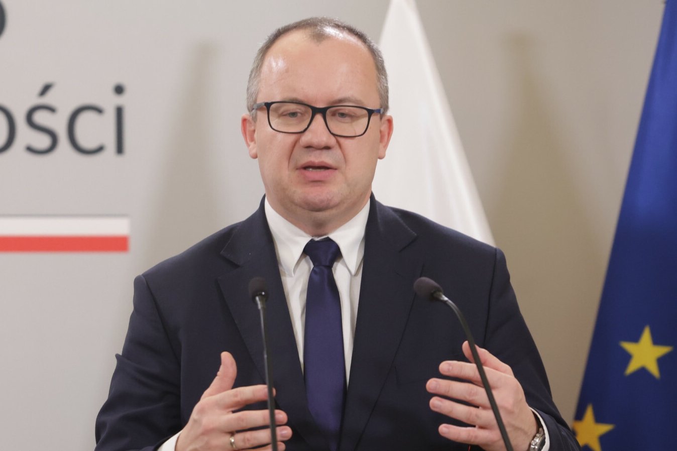 Pietrzak mówił o migrantach i "barakach w Auschwitz". Bodnar reaguje.