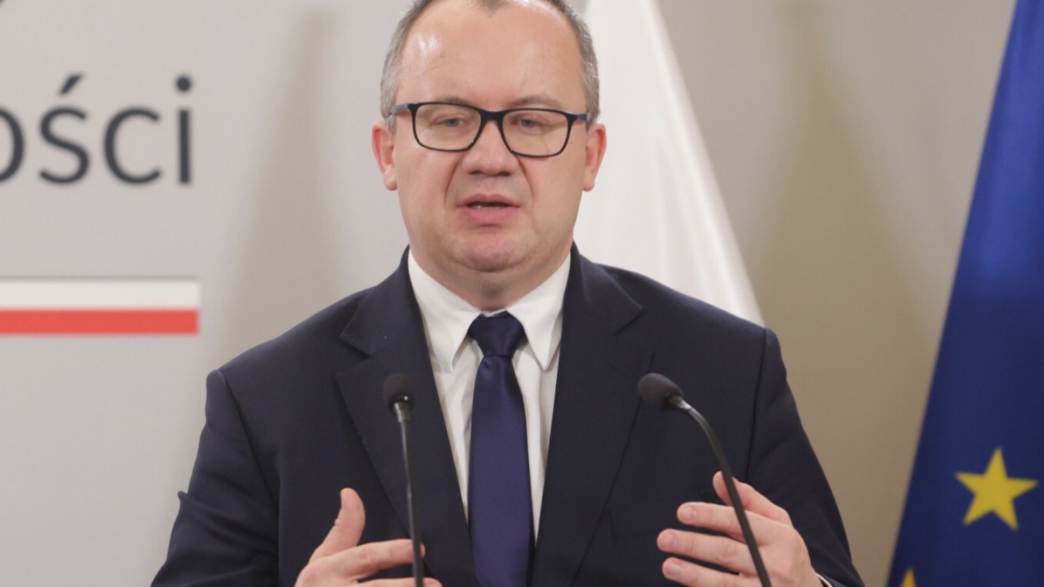 Pietrzak mówił o migrantach i "barakach w Auschwitz". Bodnar reaguje.