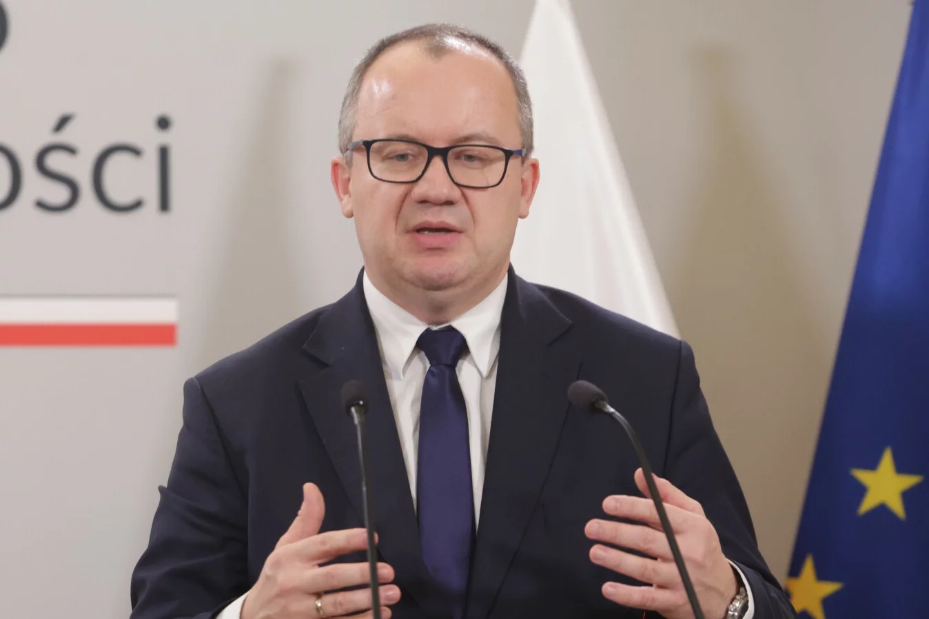 Pietrzak mówił o migrantach i "barakach w Auschwitz". Bodnar reaguje.