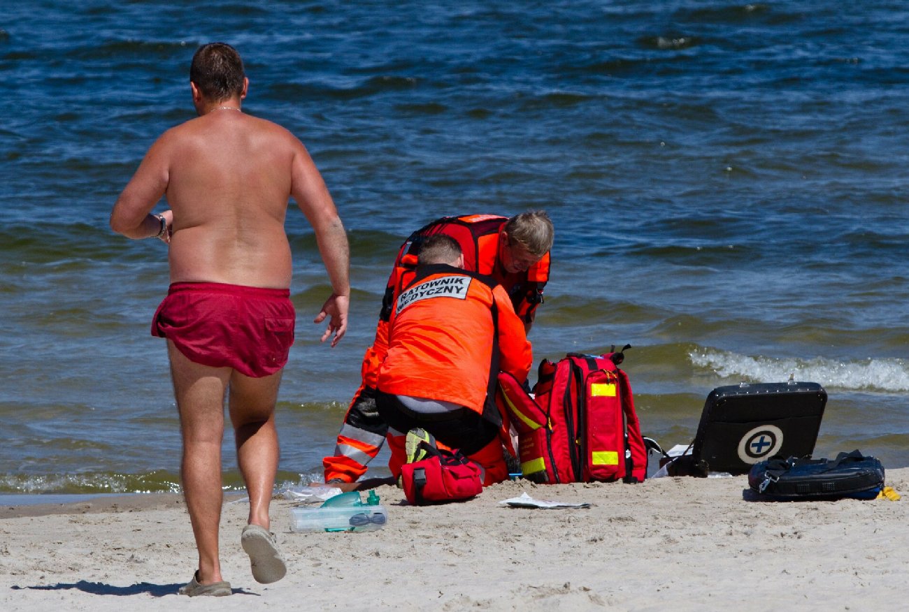 Wakacje nad Bałtykiem. Wypadek na plaży w Chłopach.