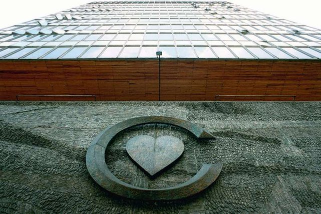 W Centrum Zdrowia Dziecka jeden z ordynatorów dostał kontrakt na 8 milionów złotych na wycinanie migdałków.