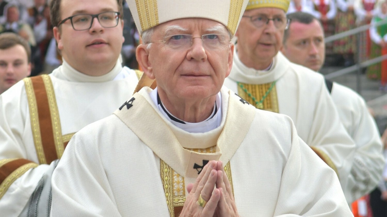 Abp Jędraszewski wstrzymuje publikacje krytycznego dokumentu
