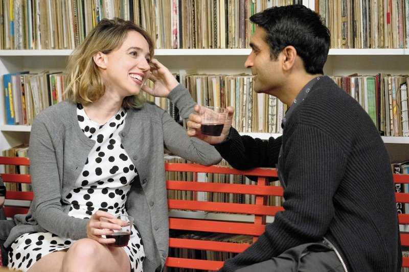 5 stycznia 2018 roku na ekrany polskich kin trafi romantyczna komedia ''I  tak cię kocham'', przebój amerykańskich i europejskich kin. Scenariusz oparto na autentycznej historii związku Kumaila Nanjianiego oraz Emily Gordon