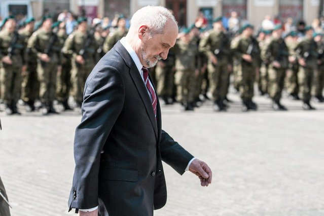 Odwołania Antoniego Macierewicza oczekuje niemal połowa badanych.