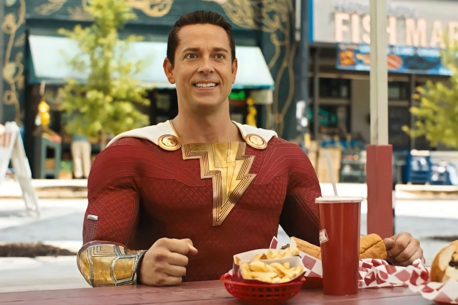 Zachary Levi w filmie "Shazam 2".