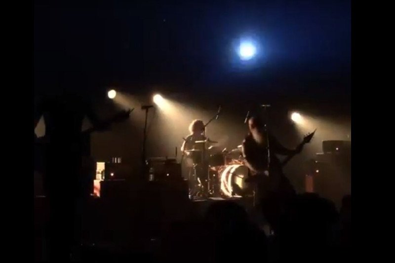 Eagles of Death Metal podczas feralnego występu.