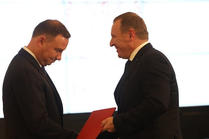 Rzecznik Andrzeja Dudy przekonywał, że będzie dodatkowe 5 mld zł na walkę z nowotworami, więc można dać 2 mld zł TVP.