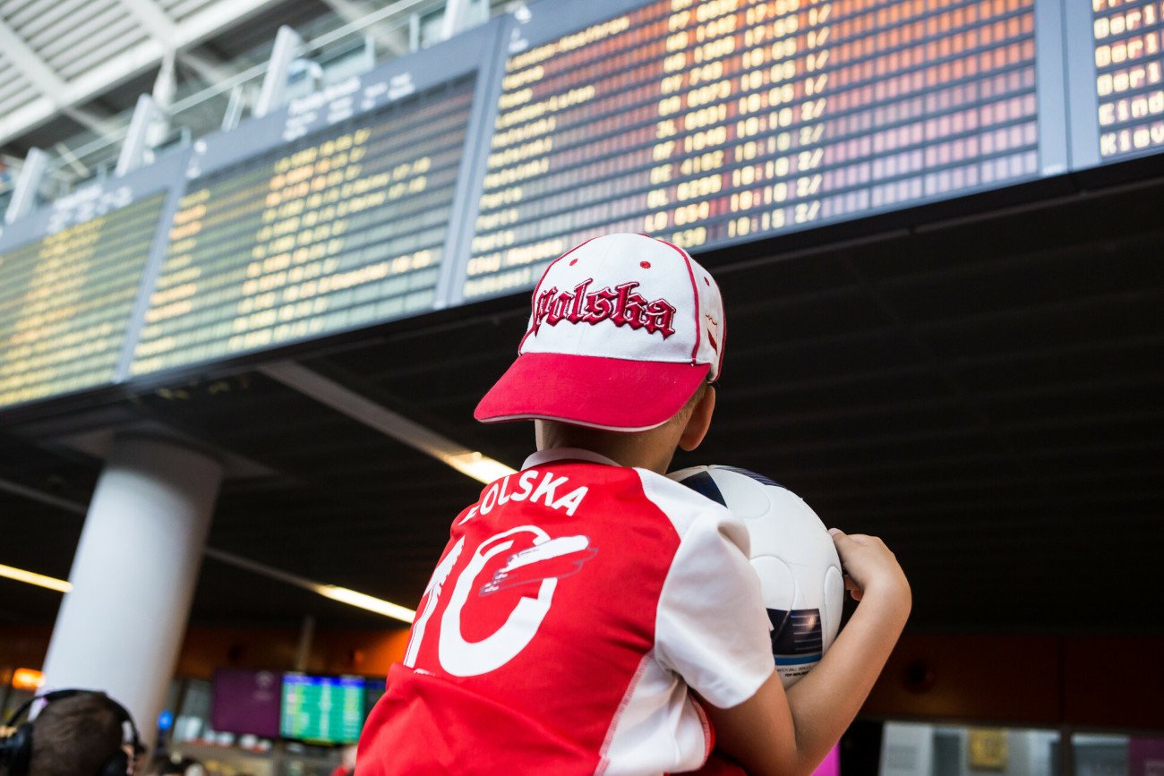 Mali kibice reprezentacji Polski tradycyjnie nie zawiedli, czekając na swoich ulubieńców. Niestety, wrócili z kwitkiem.