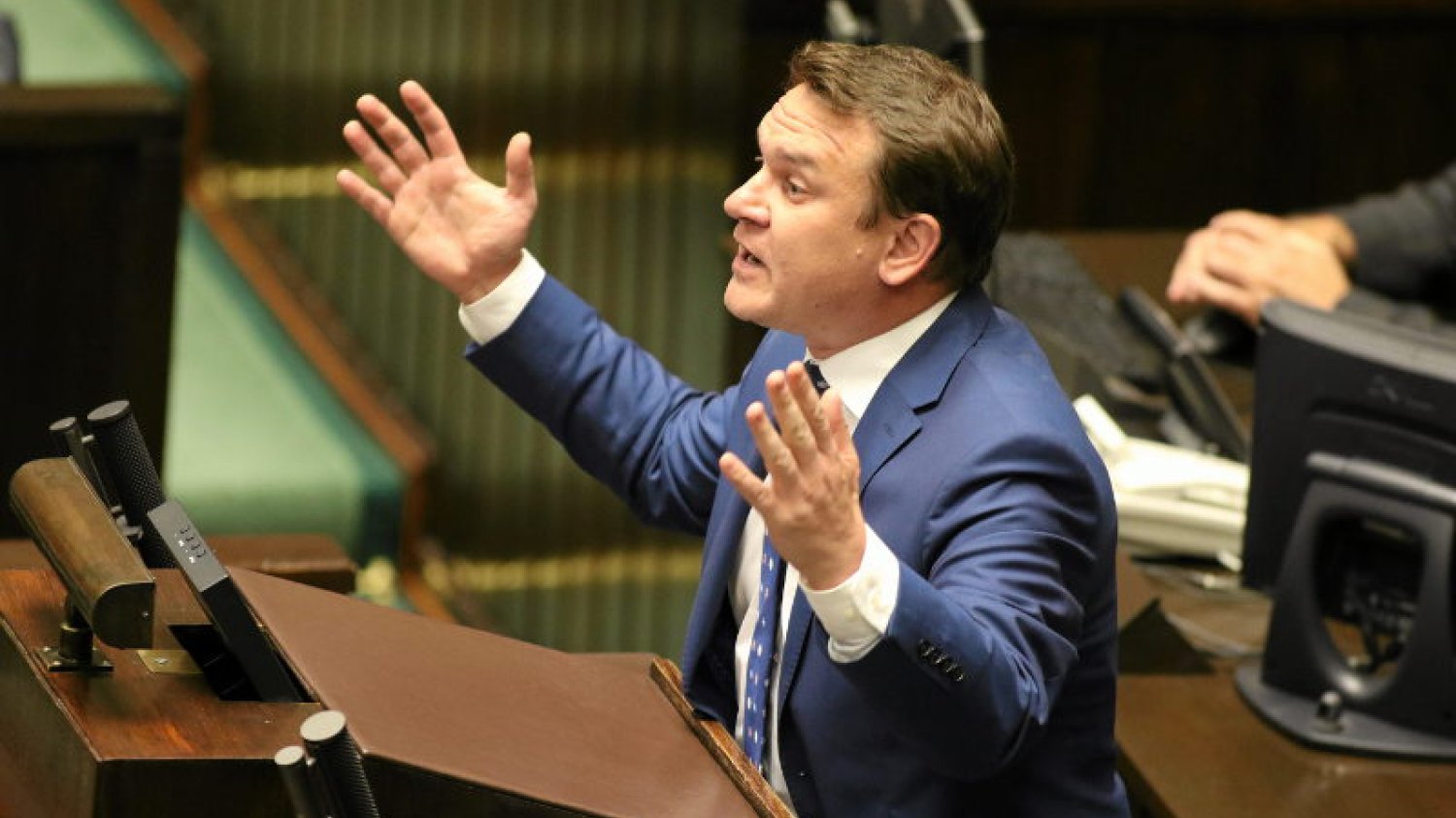 Dominik Tarczyński zareagował na głośną sprawę zgwałconej Polki w Rimini.