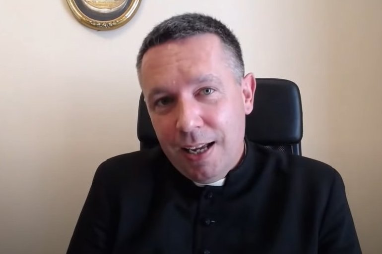 Ks. Daniel Wachowiak odwołał się w swoim wpisie do meczu Maroka z Hiszpanią.