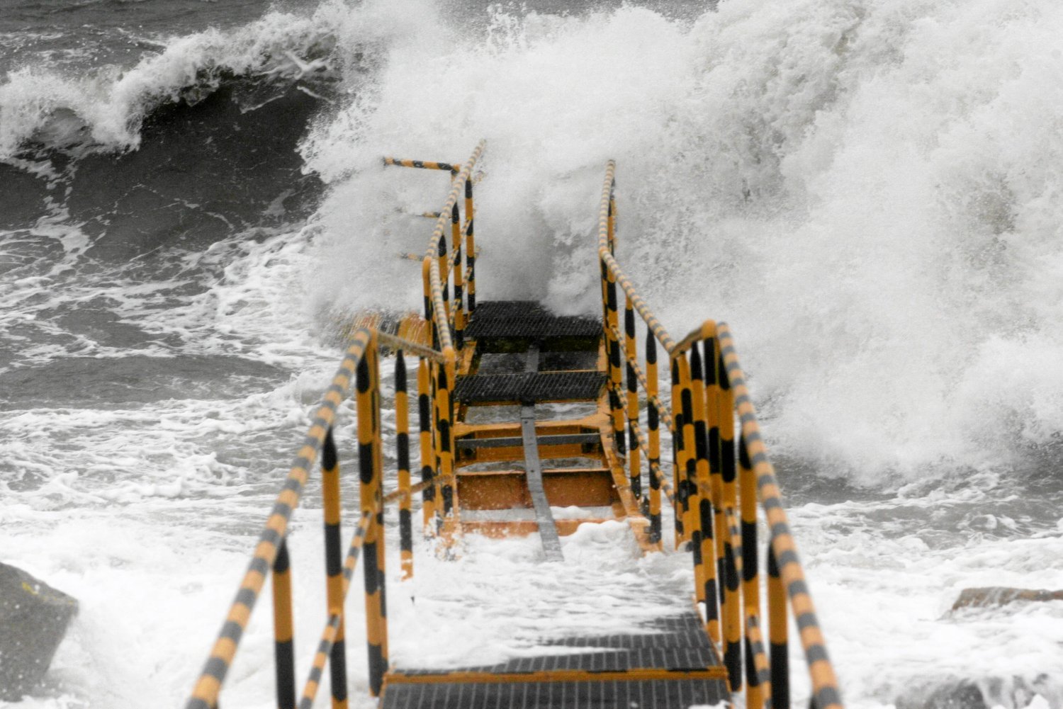 Prognoza pogody na poniedziałek. Spodziewany jest sztorm