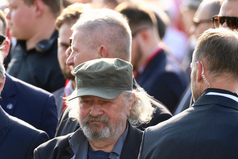 Jerzy Kalina podczas uroczystości odsłonięcia pomnika smoleńskiego