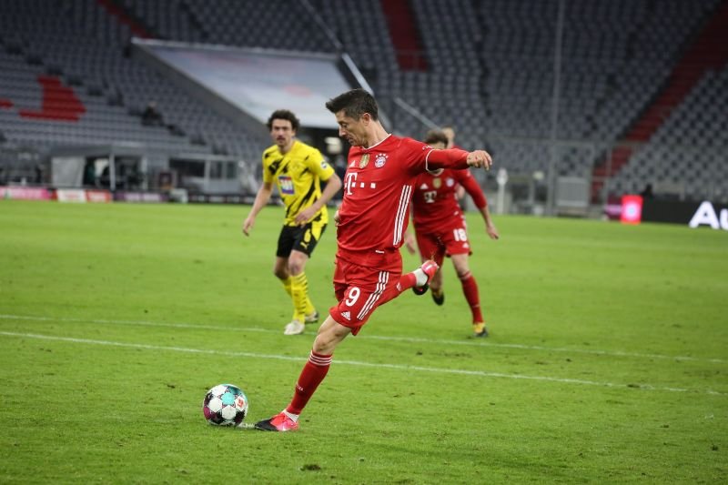 Robert Lewandowski uratował Bayern Monachum przed porażką w Der Klassiker
