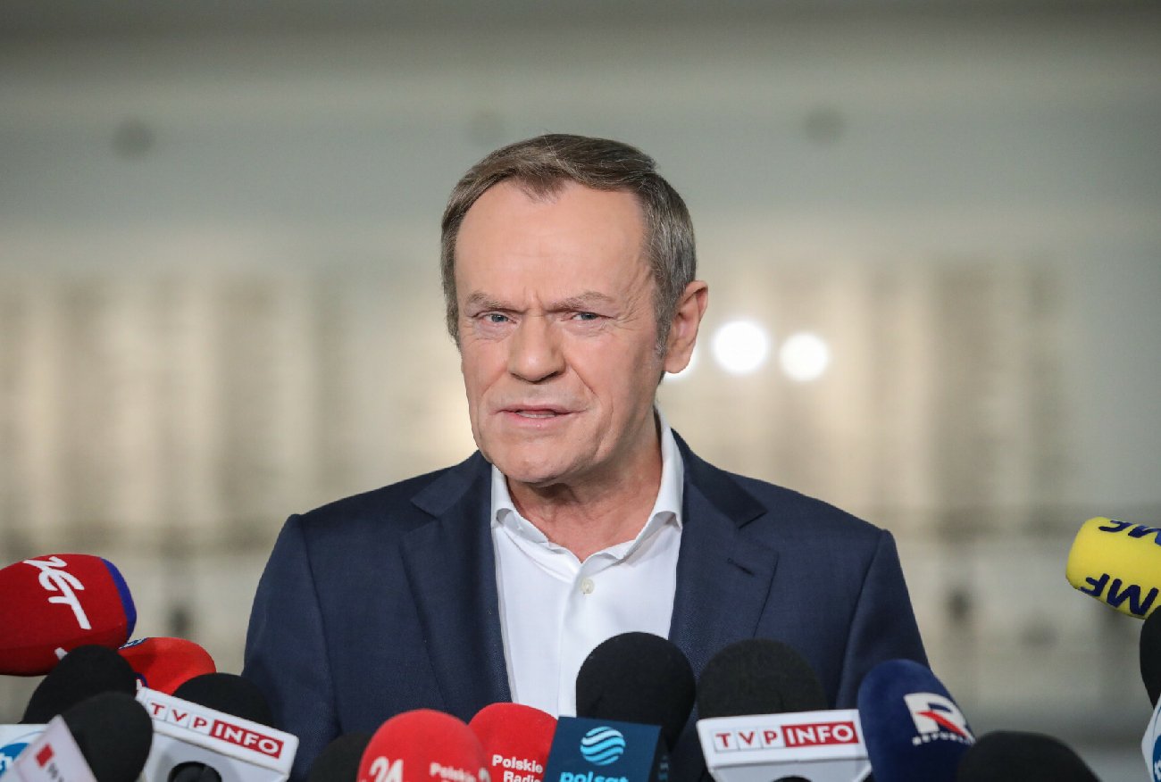Donald Tusk na gorąco o "Lex Czarnek", który przegłosował PiS. "Rzucili się na przyszłość naszych dzieci".