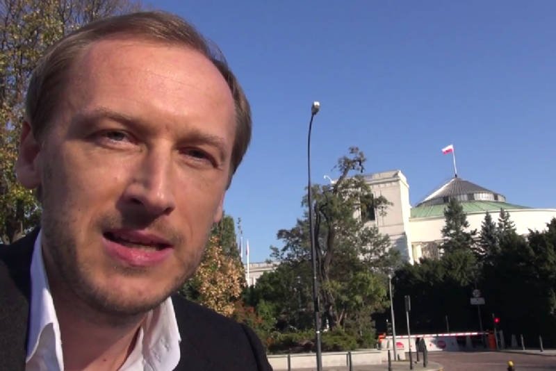 Przedsiębiorcy nie odpuszczają rządowi. Piotr Surmacki filmikiem zachęca do palenia opon i protestowania pod Sejmem