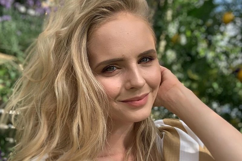 Aktorka zaśpiewała słynną piosenkę z partnerem.