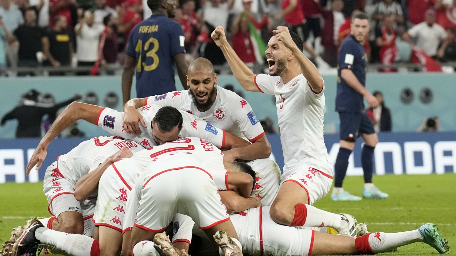 Mistrzowie świata przegrali pierwszy raz na mundialu. Sędzia zabrał im bramkę na remis