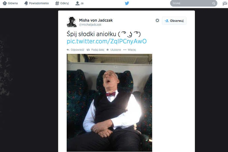 Janusz Korwin-Mikke śpi "na popielniczkę".