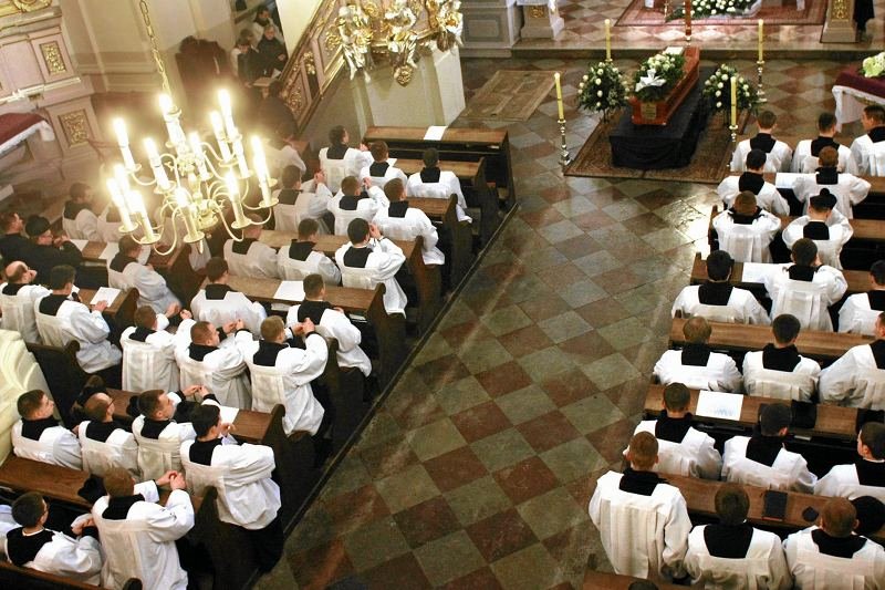 59 proc. kleryków ma problemy z wymienieniem imion dwóch poprzedników papieża Jana Pawła II