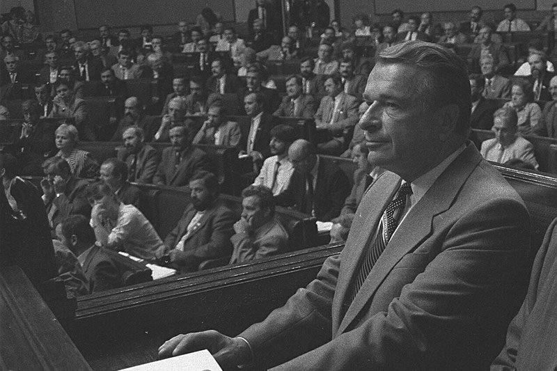 Czesław Kiszczak nie może liczyć w III RP na pogrzeb z honorami.