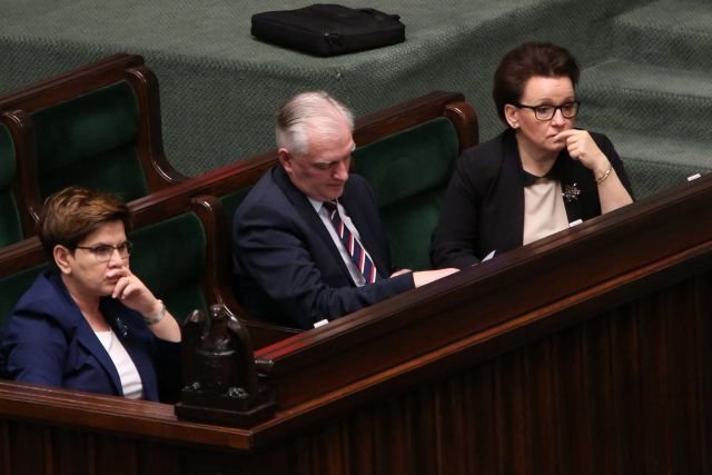 Premier Beata Szydlo , wicepremier Jaroslaw Gowin i minister edukacji Anna Zalewska.
