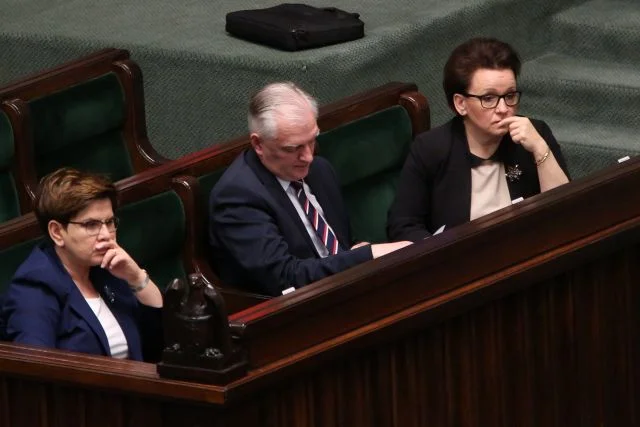 Premier Beata Szydlo , wicepremier Jaroslaw Gowin i minister edukacji Anna Zalewska.