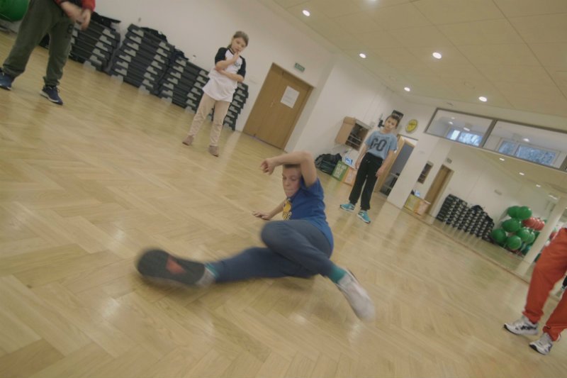 W Centrum Łowicka odbywają się zajęcia z brakdance'u, choć sama instytucja kojarzy się raczej... poważnie