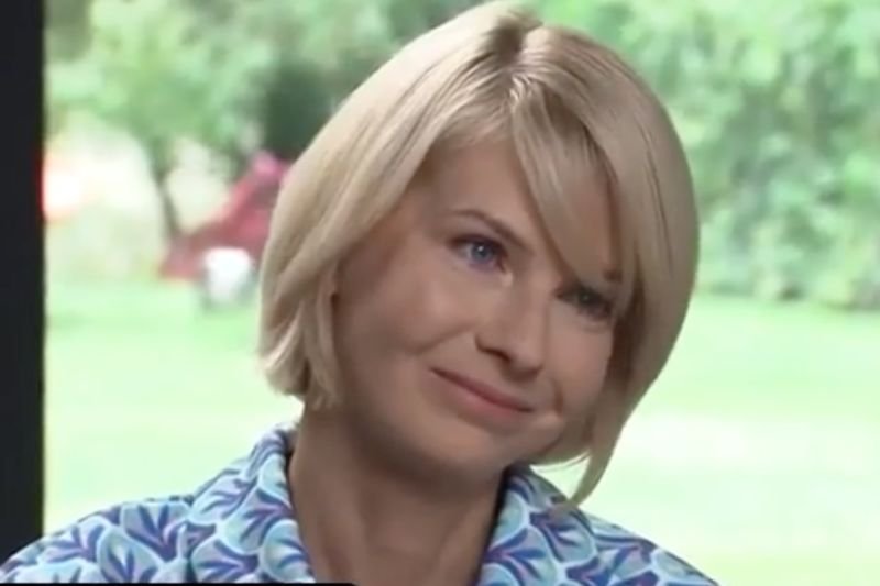 Wspomnienia z początku jej związku są bolesne.