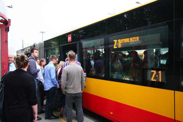 Darmowa komunikacja w Warszawie przez smog. 15 grudnia bezpłatna jazda komunikacją miejską.