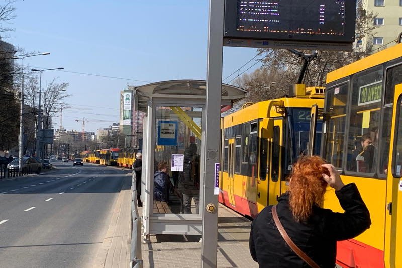 Tramwajowy korek w Warszawie wywołany strajkiem rolników.