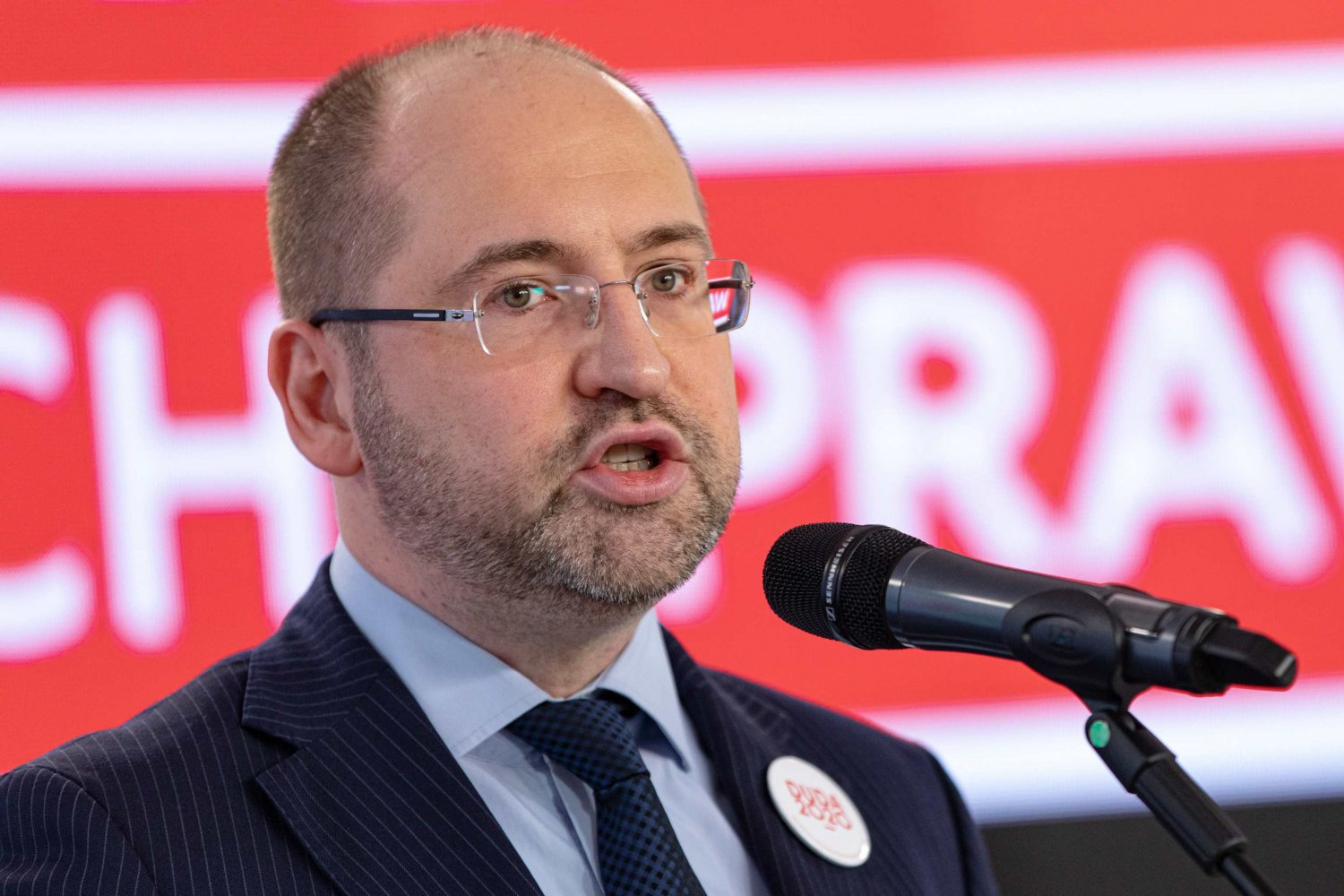 Adam Bielan jest przekonany, że senatorowie opozycji zakazili się koronawirusem na wyjazdowym posiedzeniu w Kołobrzegu.