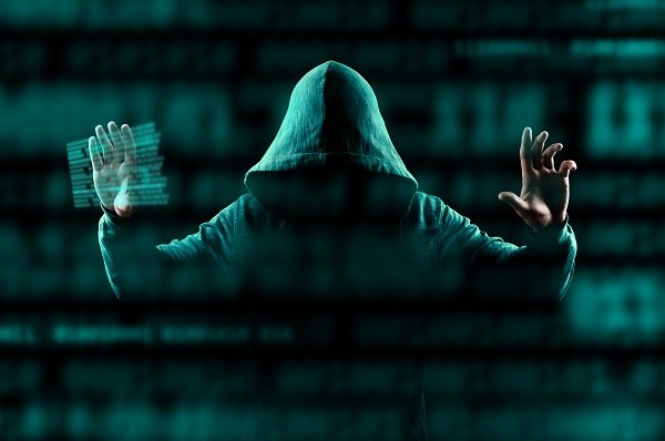 Cyberprzestrzeń staje się coraz częstszym polem działań o znamionach przestępczych, terrorystycznych i inwigilacyjnych.