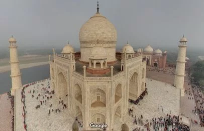 Wśród najpopularniejszych obiektów turystycznych na świecie, które można zwiedzać online jest hinduski Taj Mahal. Taj Mahal online