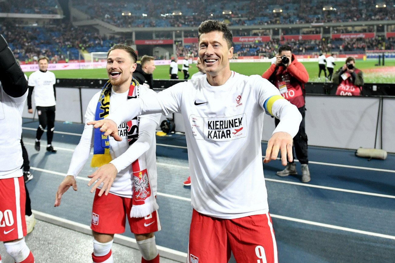 Robert Lewandowski razem z kolegami mógł świętować awans do MŚ 2022 po efektownym zwycięstwie nad Szwecją.