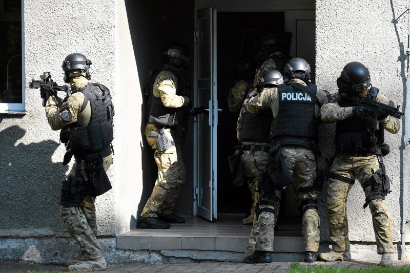 Podczas akcji antyterrorystów zginął jeden z kiboli Cracovii.
