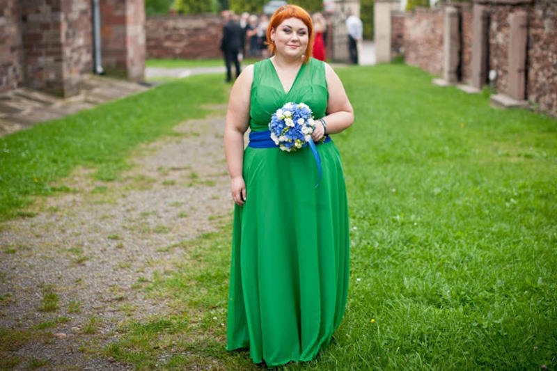 Agata Piętak na swoim blogu radzi, jak ubrać się na wesele.