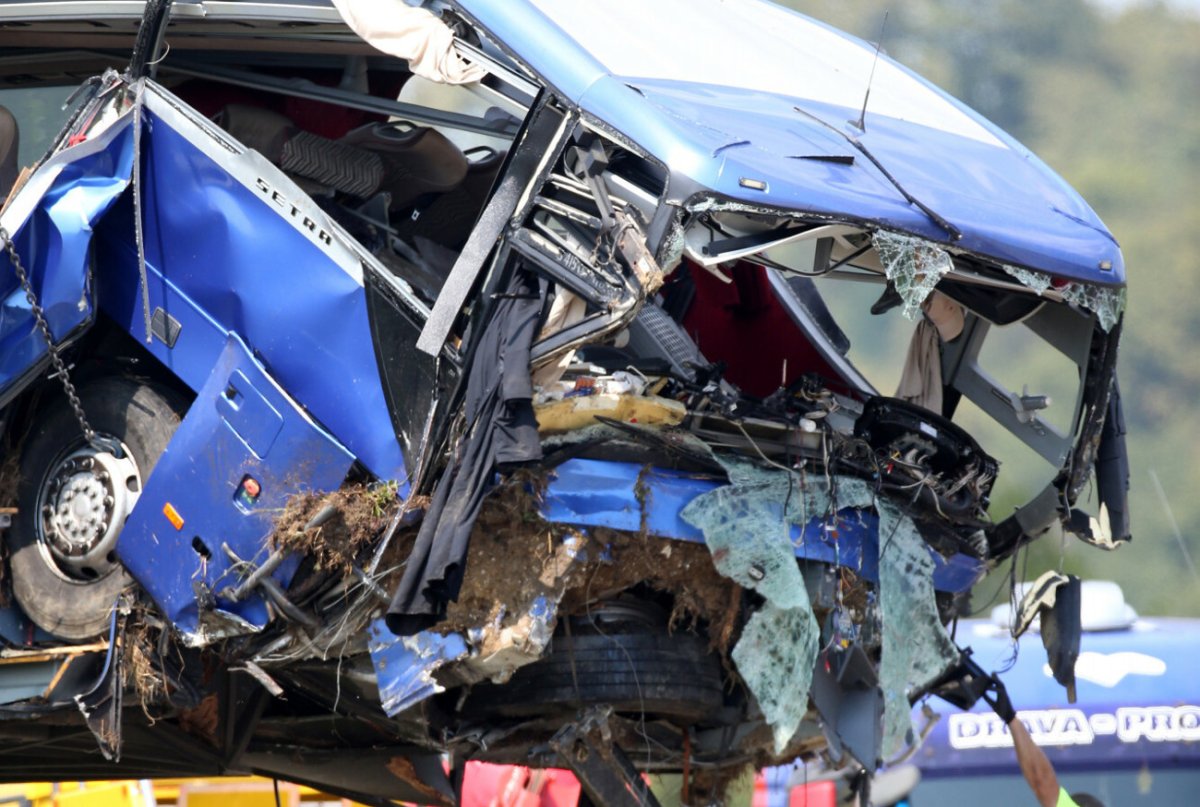 Kierowca autokaru, który rozbił się w Chorwacji, miał 72 lata. "Błędy po stronie firmy przewozowej"