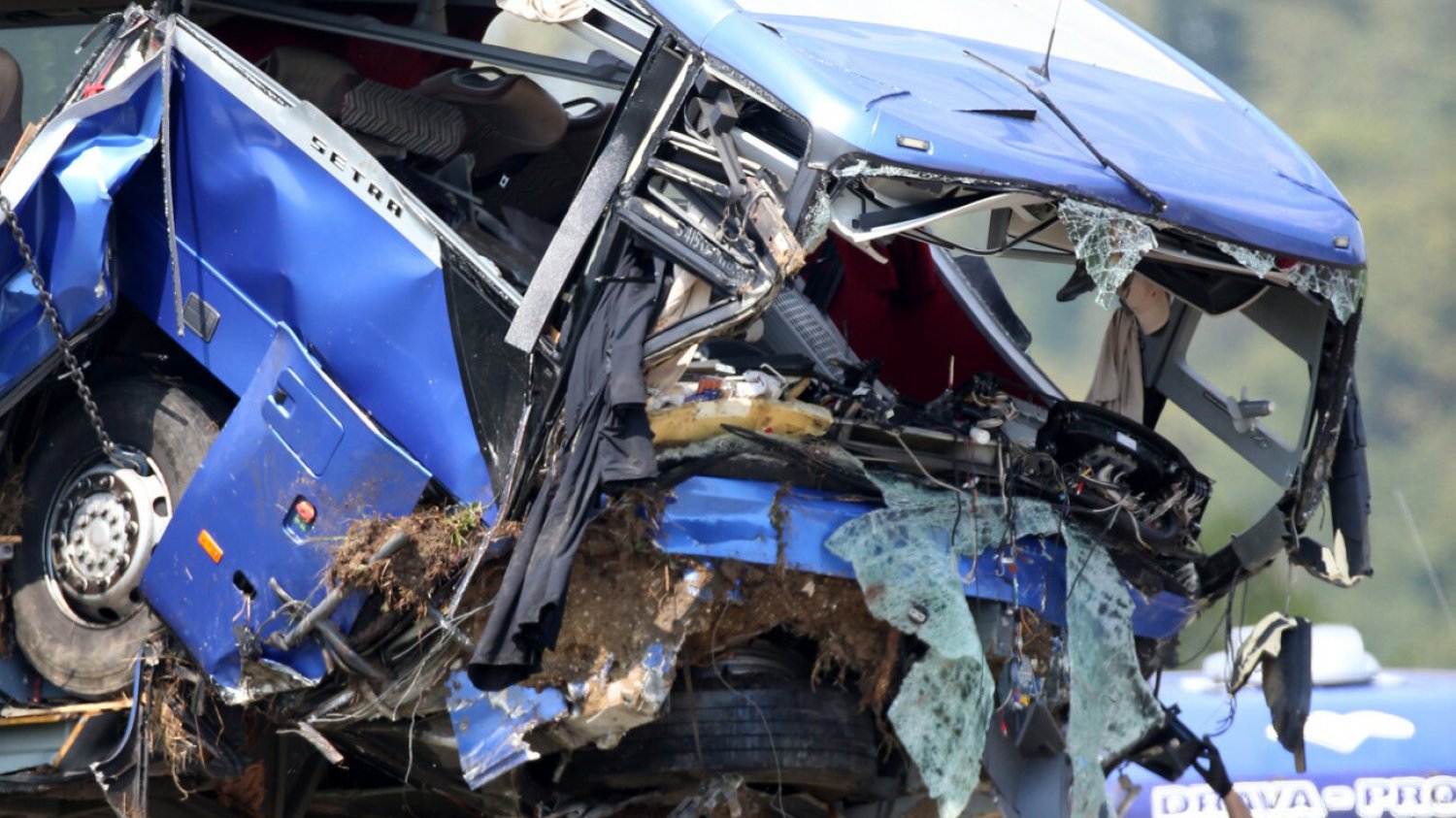 Polski autokar rozbił się w sobotę nad ranem na autostradzie w Chorwacji.