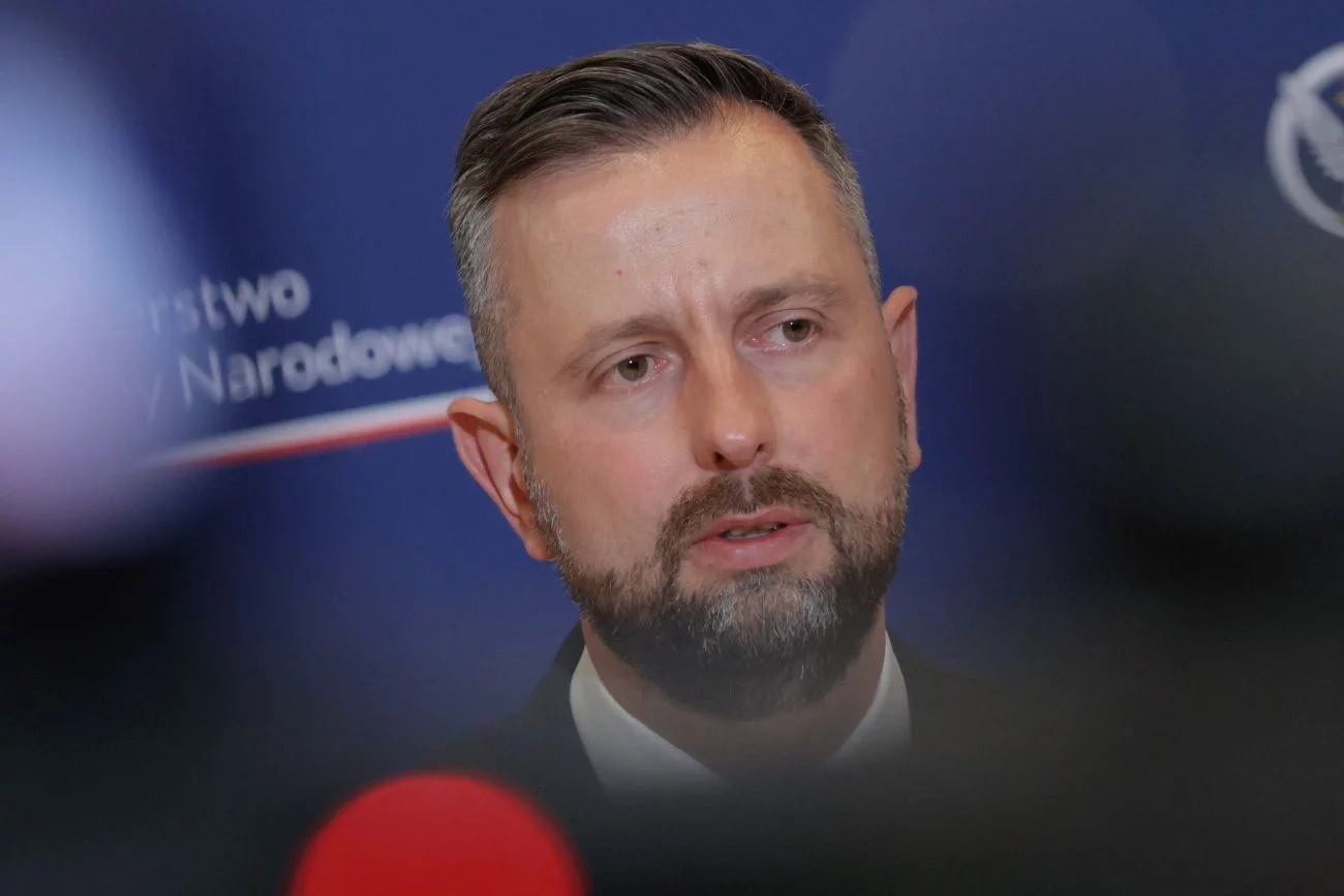 Szef MON o nocnym ataku na Ukrainę. Wojsko poderwało myśliwce.