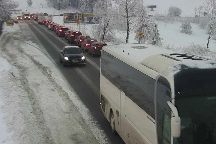 Warunki drogowe na Zakopiance. Duże korki na drodze powrotnej z Zakopanego.