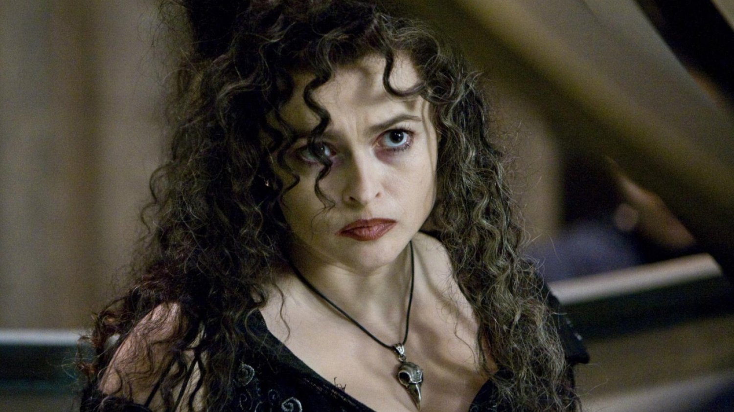 Helena Bonham Carter broni Johnny'ego Deppa i J.K. Rowling. Helena Bonham Carter broni Johnny'ego Deppa i J.K. Rowling.